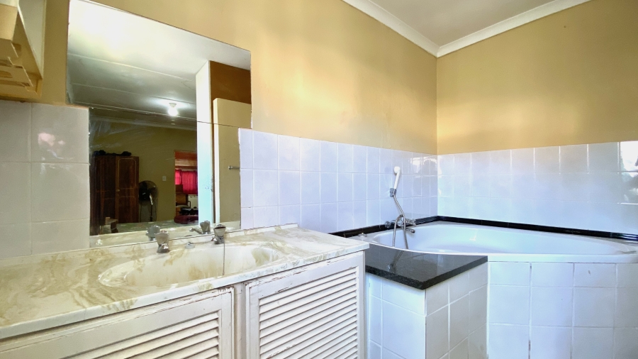 4 Bedroom Property for Sale in Laaiplek Western Cape